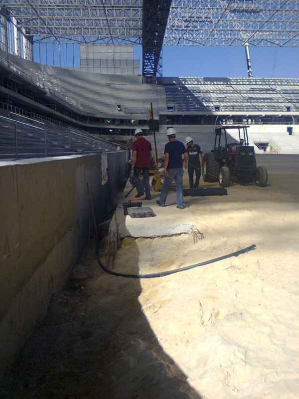 Gramado est sendo replantado na Arena